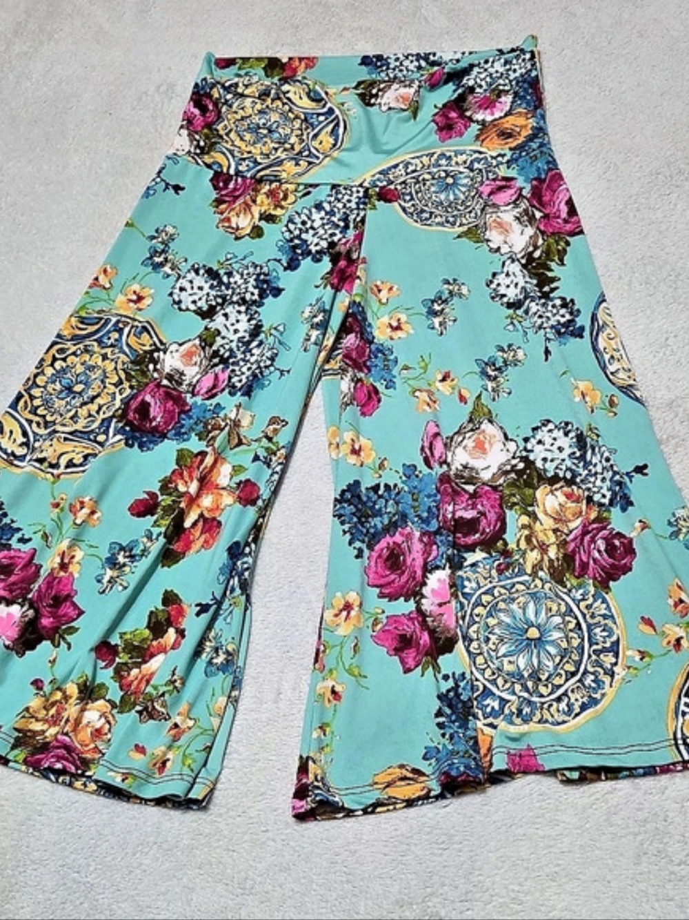Women Mint Green Floral Hi-Waist Wide-Leg Palazzo Stretch Capri Shorts Bohemian